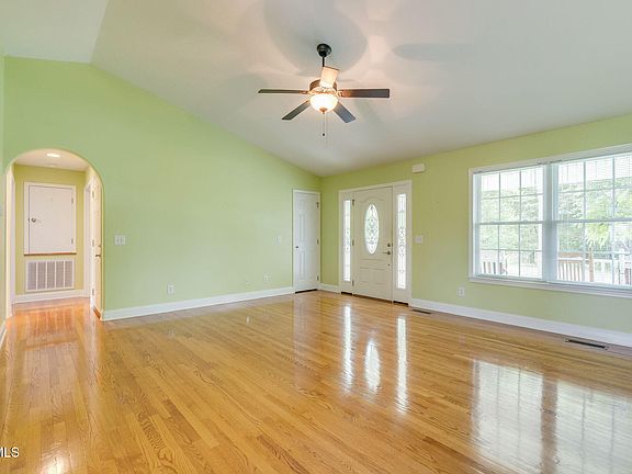 4th image of 521 Ridgecrest Rd