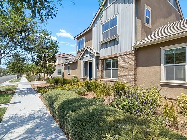 2811 E Kendall Ln — Photo 4