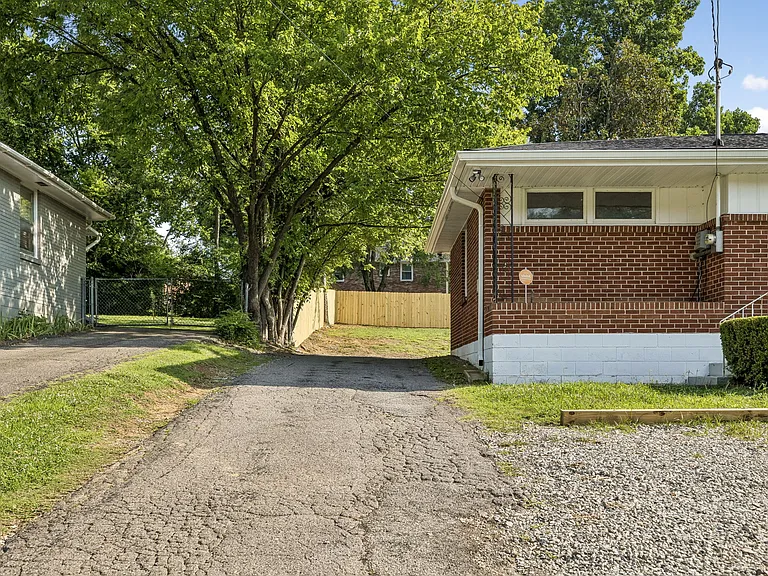 246 Blackman Rd — Photo 28