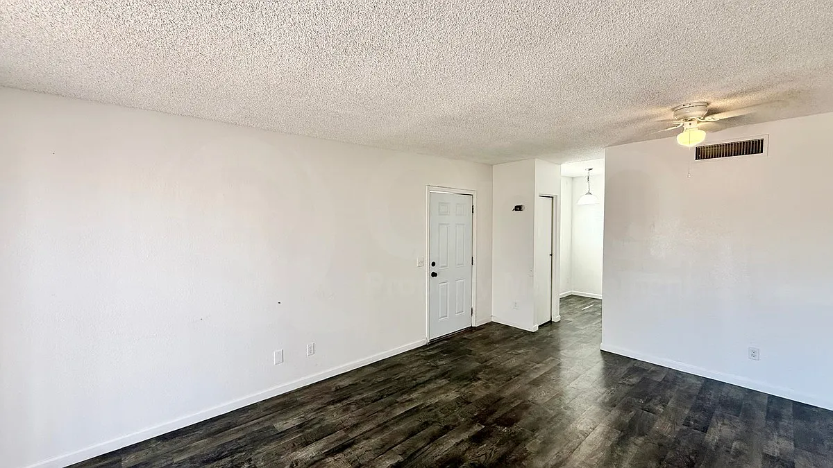 2 bed, 2.0 bath, 1025 sqft, $1,400 — Photo 2