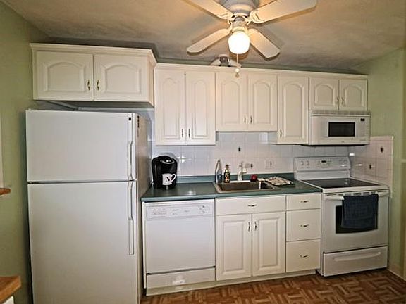 5th image of 400 Governors Dr APT 35