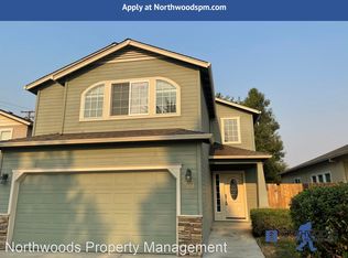 731 Silky Oaks Ln, Medford, OR 97501