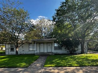 122 Ramsey Ave, Cleburne, TX 76031