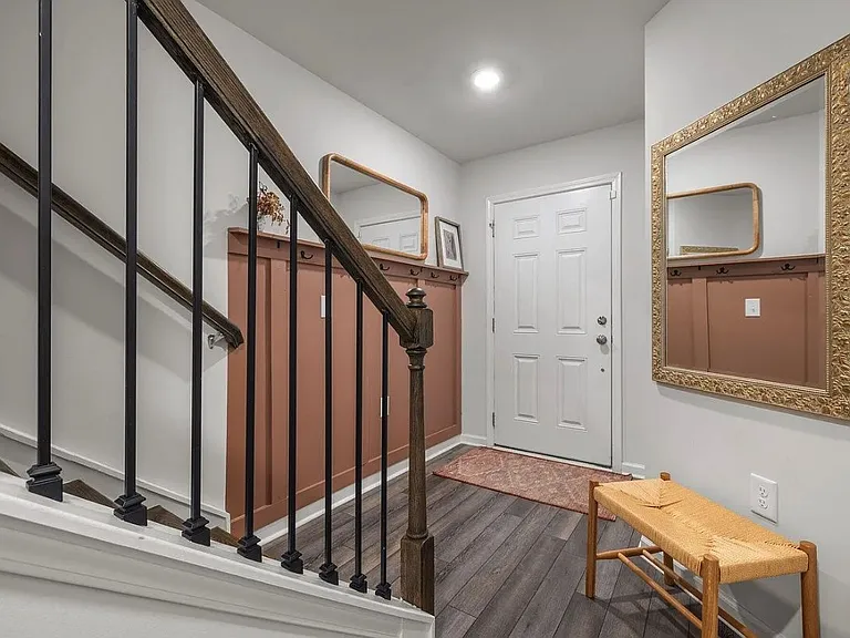 1052 Shoreside Dr — Photo 4