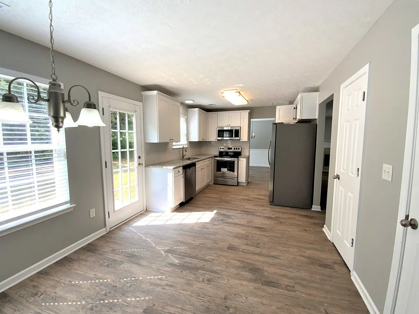 5014 Grist Mill Dr photo 1