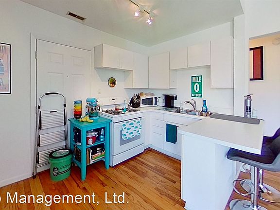 3rd image of 900 W Gunnison St #306