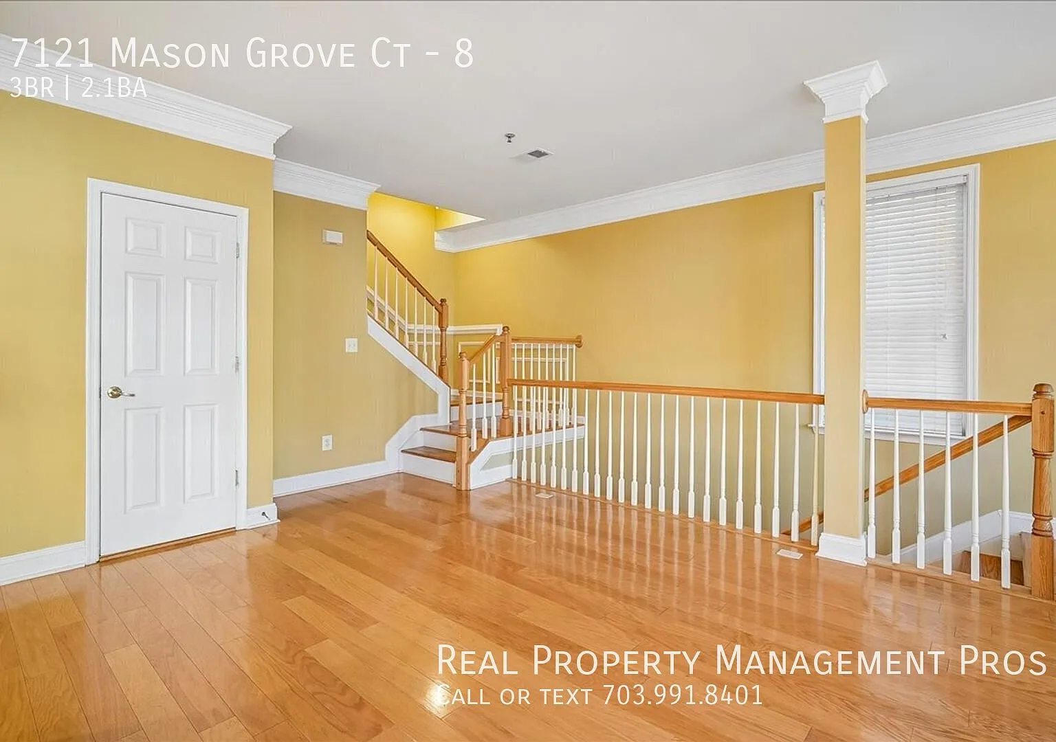 Three levels + 3 bedrooms + oversized garage! — Photo 3