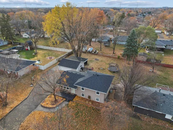 9525 Newton Ave N, Brooklyn Park, MN 55444