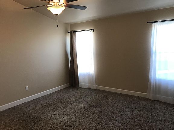 5th image of 1911 Goldfinch Ct