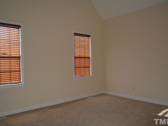 5th image of 38 Bear Oak Dr