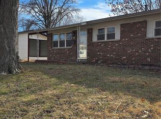 1960 Yaqui Dr, Florissant, MO 63031