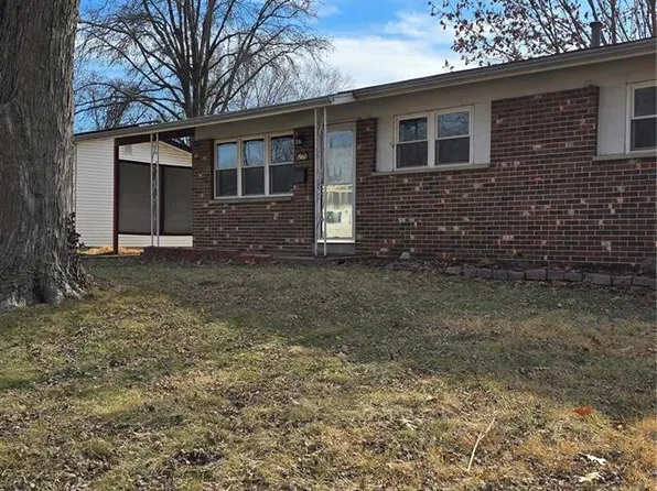 1960 Yaqui Dr, Florissant, MO 63031