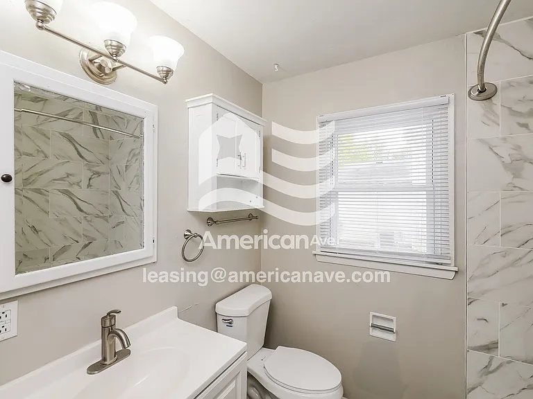 1446538_010_wm_-_main_bathroom_13137805.jpg