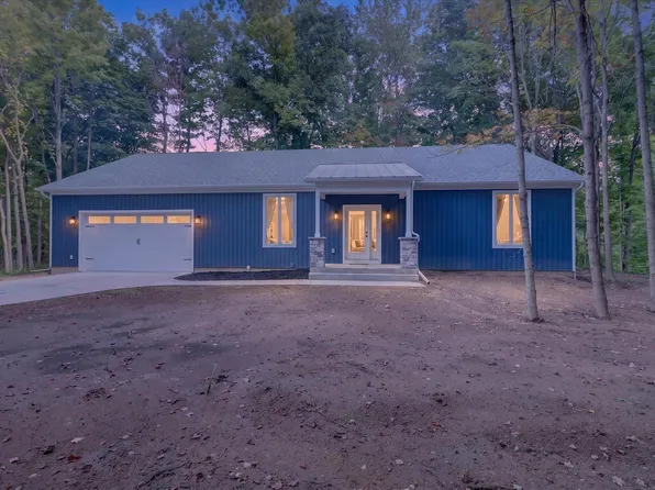 13165 Deer Creek Dr, South Haven, MI 49090