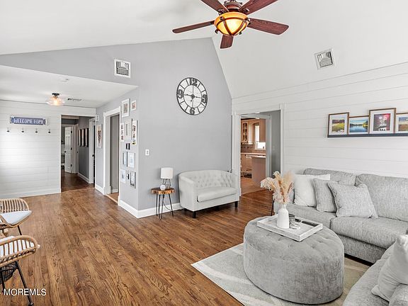 5th image of 1403 Valley Drive