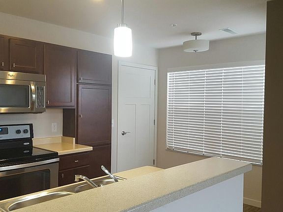 5th image of 651 21st St Unit 28