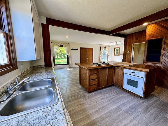 4th image of 4330 Portland Dr