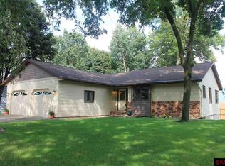 1600 Sherwood Dr, North Mankato, MN 56003