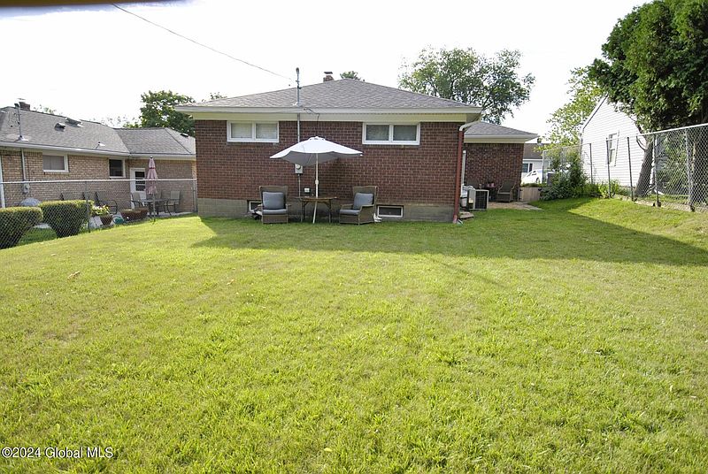 4th image of 44 Clayton Place