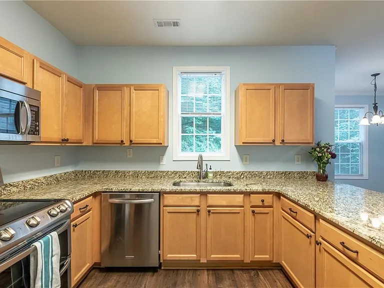 5181 Heather Rd SE — Photo 4