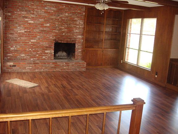 2nd image of 2657 Parkview Dr