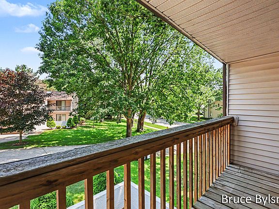 4th image of 17570 Parkwood Unit A