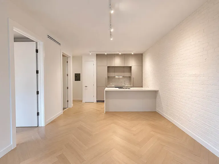 154 Franklin St #2R — Photo 3