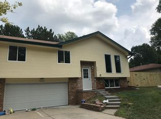 6140 NW 9th St, Lincoln, NE 68521