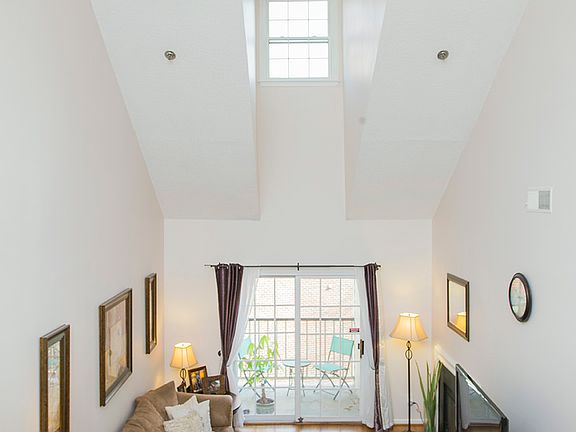 4th image of 300 Yarmouth St APT 3310