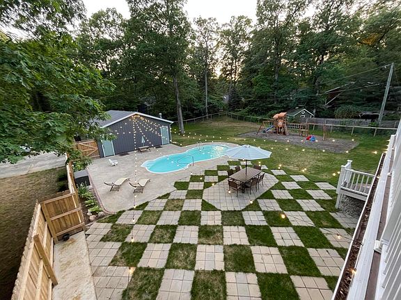4th image of 50251 Golfview Ave