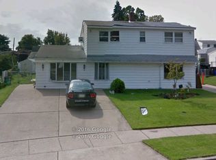 5 Almond Ln, Levittown, PA