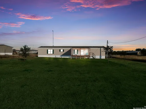 55 Gallinas Creek, Pleasanton, TX 78064