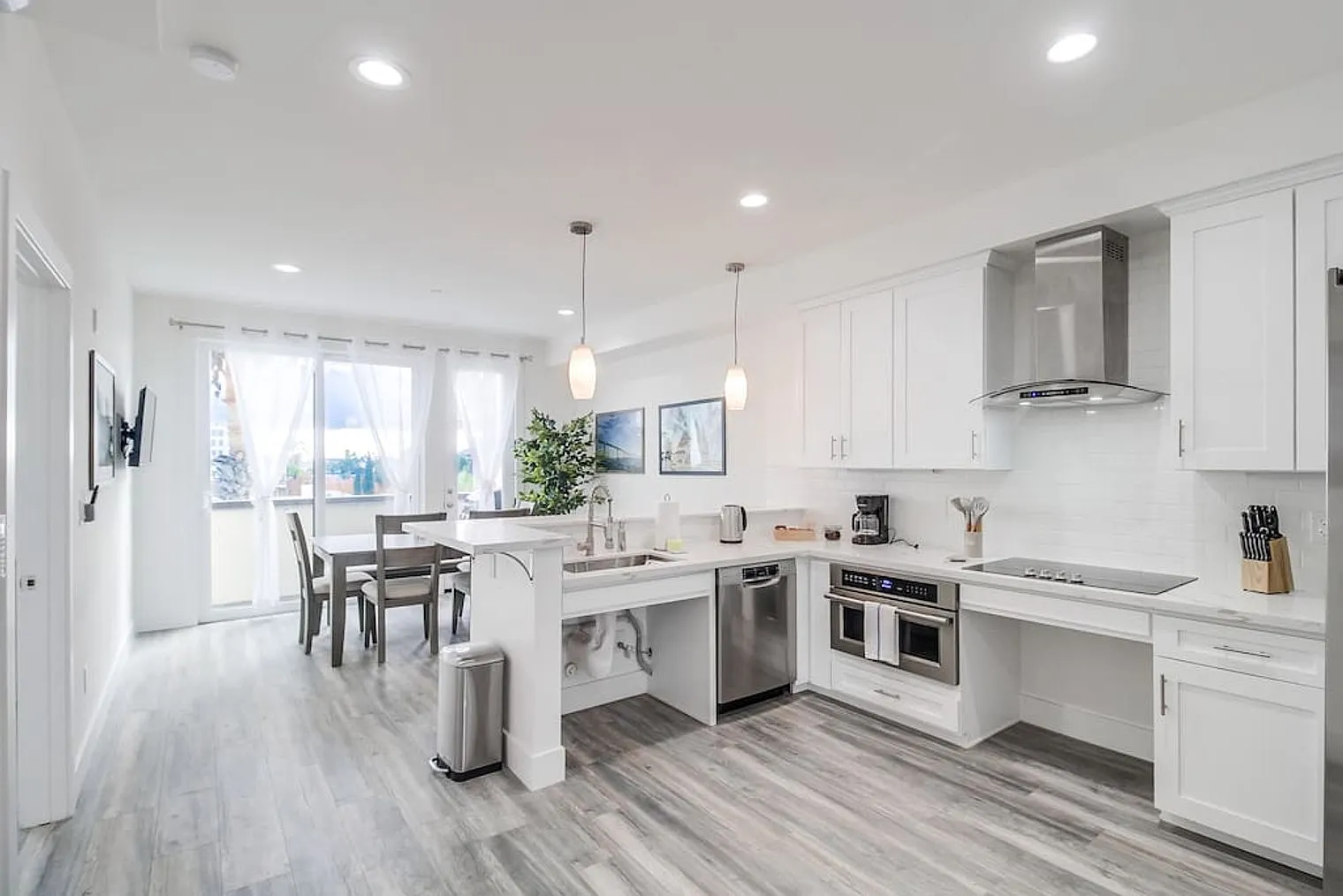 2 bed, 2.0 bath, 1399 sqft, $5,903 — Photo 4