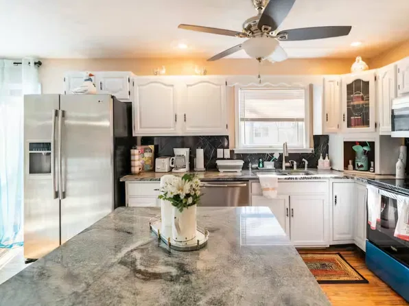 3625 Rock Spring Ln, Tobyhanna, PA 18466