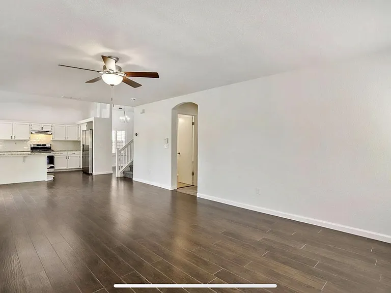 9381 Windrift Ln — Photo 7