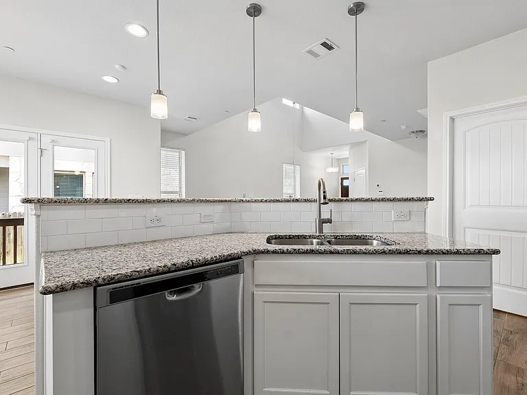 3240 E Whitestone Blvd #4 — Photo 9
