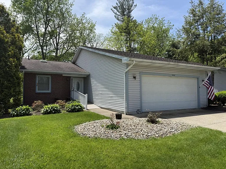 596 Forest Creek Dr — Photo 1