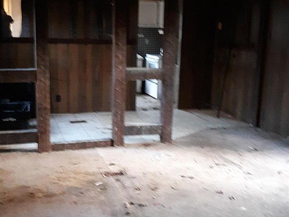 3rd image of 55 Pond Dr