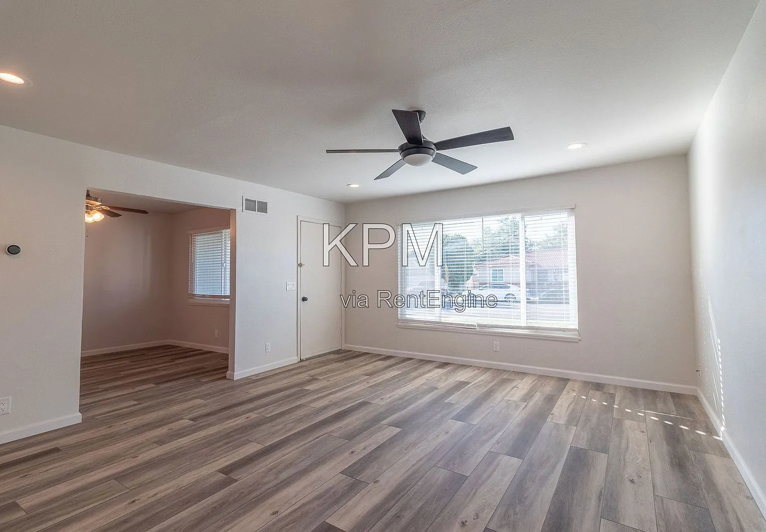 3 bed, 1.5 bath, 1050 sqft, $2,100 — Photo 3