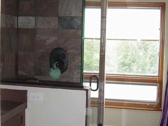 master bath w/dbl sinks