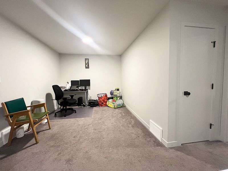 Spruce Grove House for rent - 3 Bedrooms — photo 2