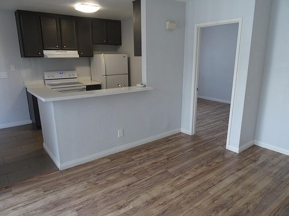 4th image of 4914 67th St APT 11