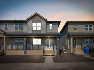 578 W Wolf Willow Blvd SE, Calgary, AB T2X3Z9