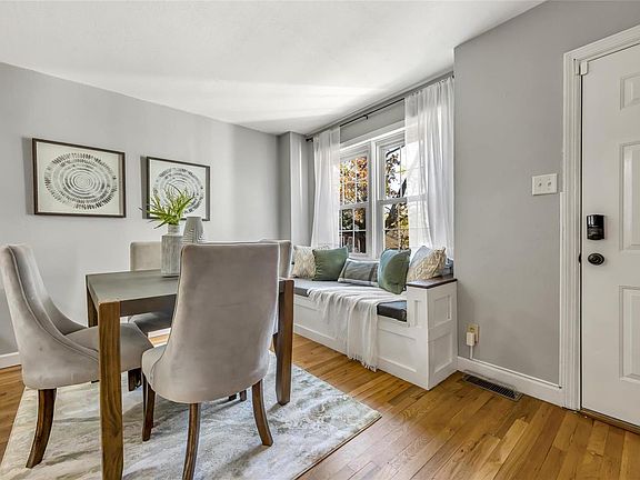 3rd image of 11 Saint Michael Ct