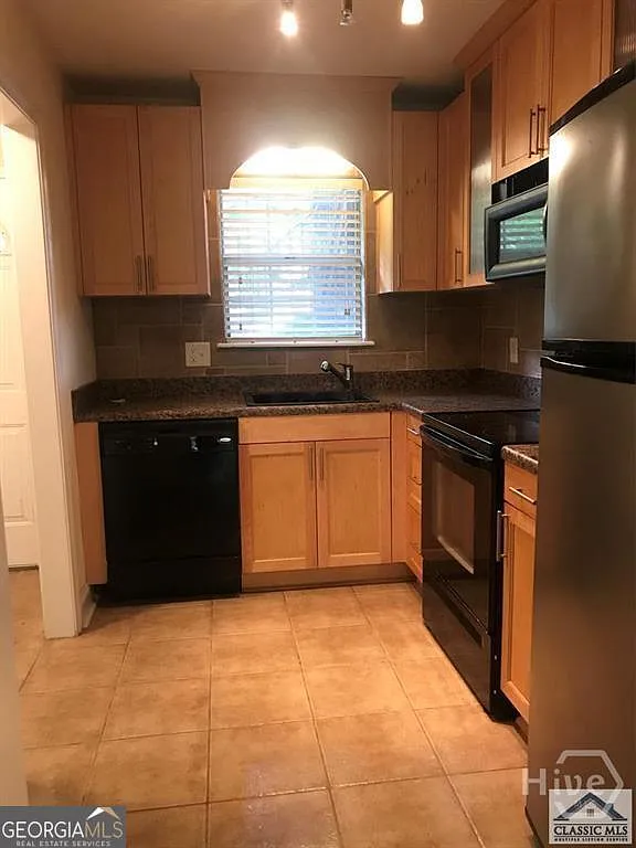 2 bed, 2.0 bath, 972 sqft, $1,400 — Photo 4