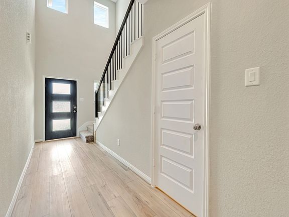 5th image of 18557 Meadow Poin Ln
