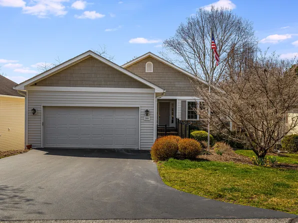 399 Highland Golf Dr, Flat Rock, NC 28731