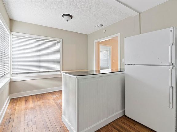 5th image of 1113 W Greenwood St