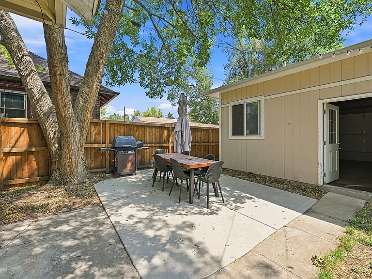 2630 N York St — Photo 22