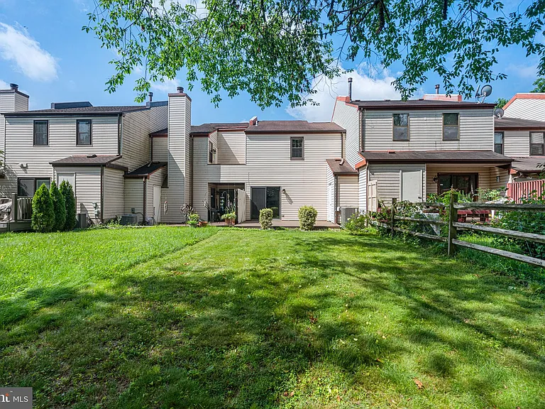 1019 Bancroft Pl — Photo 13